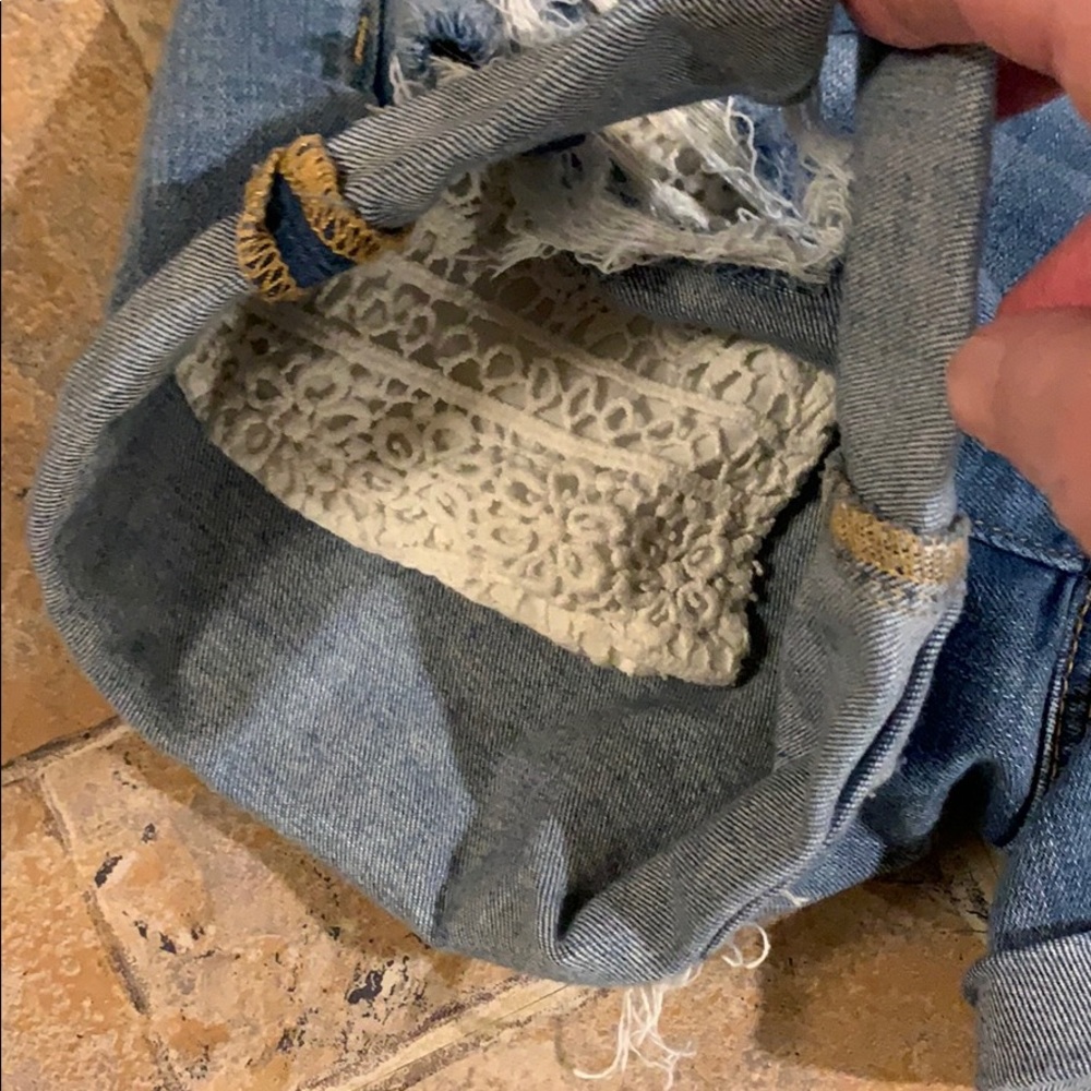 American Eagle distressed midi jean shorts size 2 - Picture 4 of 8